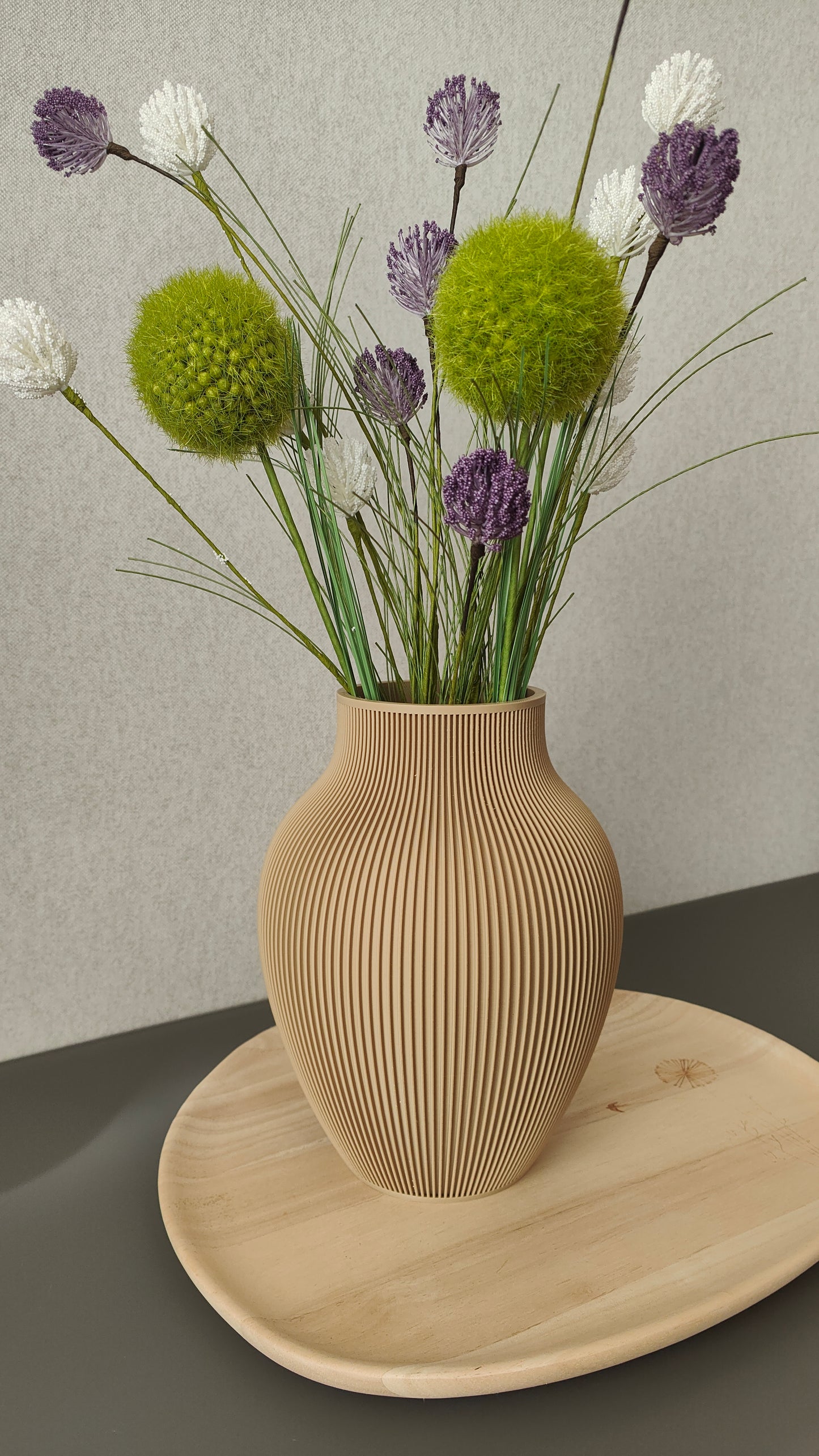 Minimalistische PLA Vase mit vertikalen Linien, modern produziert in Haan